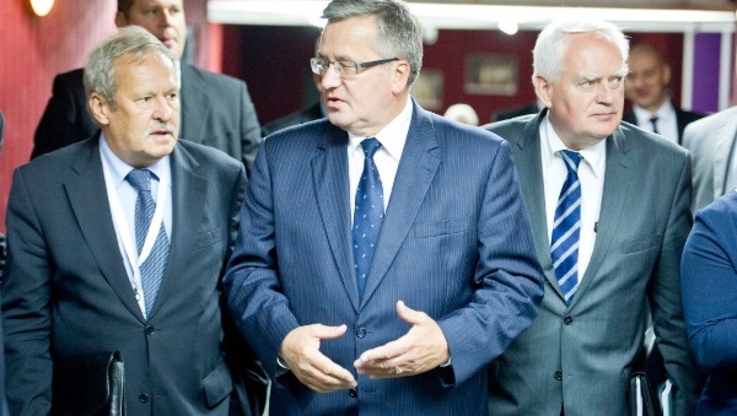 Fot. Adrian Larisz: Od lewej: Janusz Steinhoff, Przewodniczący Rady KIG i RIG, Bronisław Komorowski, Prezydent RP, Olgierd Dziekoński, Sekretarz Stanu w Kancelarii Prezydenta RP