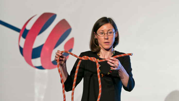 Dr Joanna Sułkowska, laureatka INTER 2013, w trakcie finałowego wystąpienia