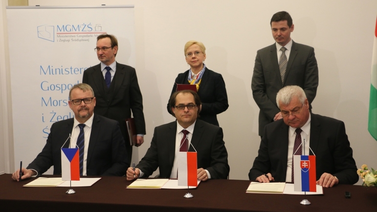 Ministrowie z Polski, Czech i Słowacji podpisali w Warszawie memorandum, fot. 1