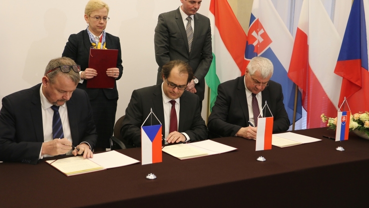 Ministrowie z Polski, Czech i Słowacji podpisali w Warszawie memorandum, fot. 2