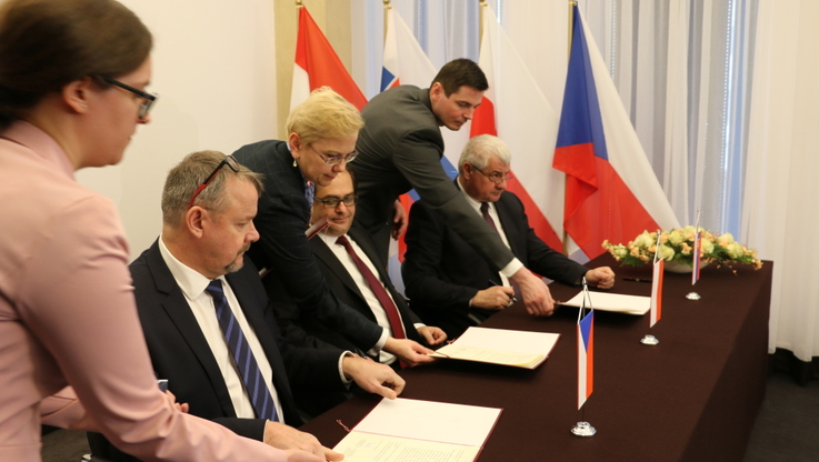 Ministrowie z Polski, Czech i Słowacji podpisali w Warszawie memorandum, fot. 3