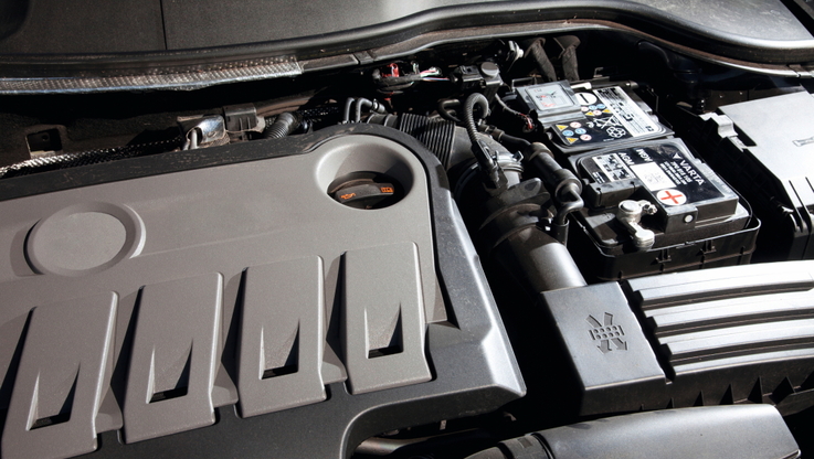 Akumulator w dobrym stanie gwarantuje pewny rozruch silnika zarówno w trakcie, jak i po wakacjach. Zdjęcie: Johnson Controls