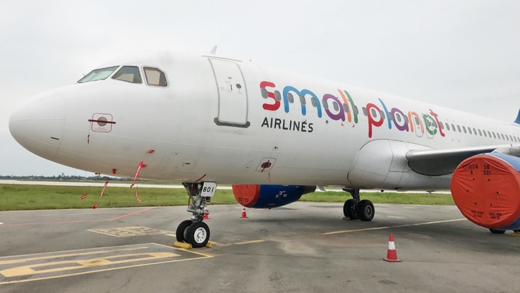 Small Planet Airlines (2)