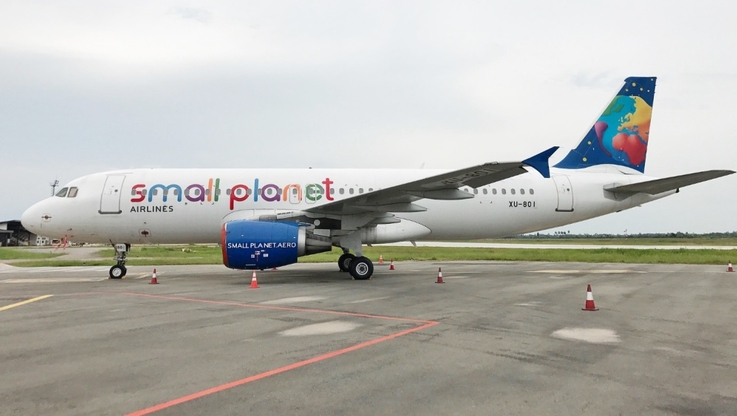 Small Planet Airlines (3)