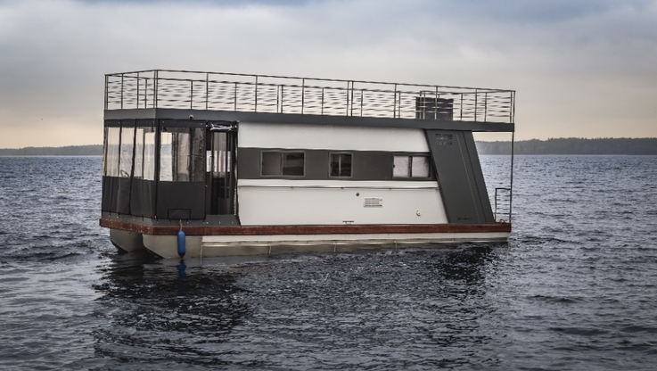 Houseboat (1)