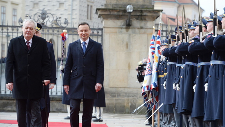 Prezydent RP Andrzej Duda oraz prezydent Czech Milos Zeman fot. Jacek Turczyk PAP.jpg