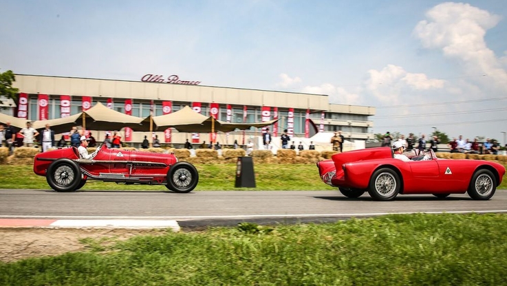 FCA Polska/Marcus Ericsson i Charles Leclerc w Museo Storico Alfa Romeo w Arese