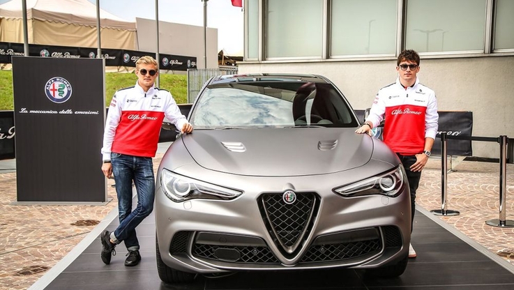 FCA Polska/Marcus Ericsson i Charles Leclerc w Museo Storico Alfa Romeo w Arese fot.2