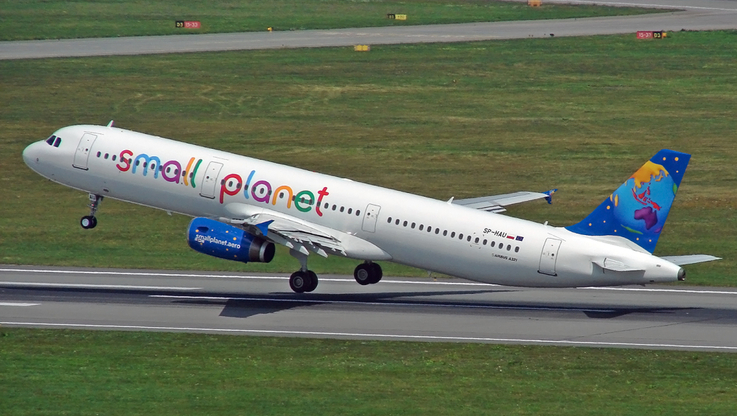 Piotr Bożyk/Small Planet Airlines