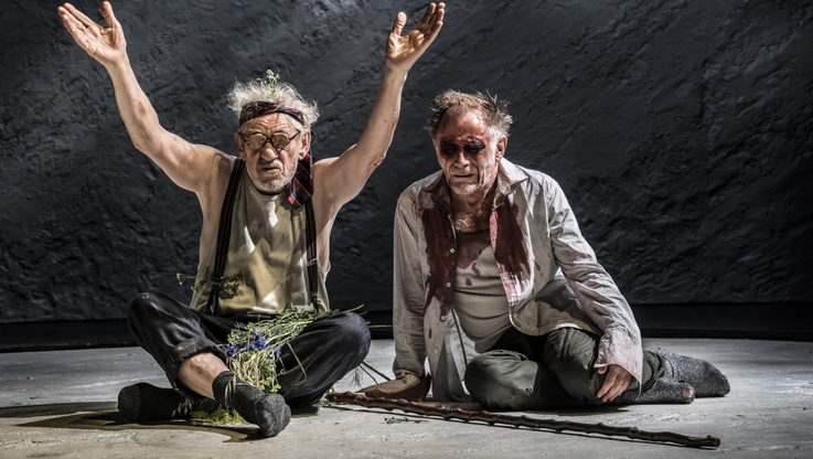 Ian McKellen i Danny Webb w "Królu Learze" na scenie Duke of Yorks Theatre, fot. Johan Persson