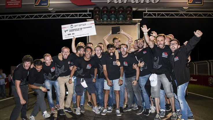 FCA Polska/Marka Abarth przekazuje nagrody trzem zwycięskim zespołom Formuły SAE 2019 (1)