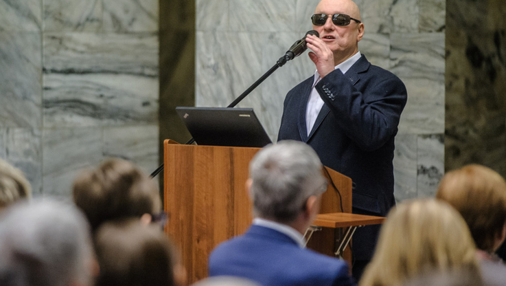 Honorowy prezes Fundacji Szansa dla Niewidomych - Marek Kalbarczyk