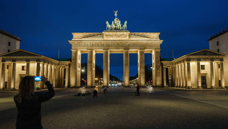 
								Place in front of Brandenburg Gate in Berlin
							