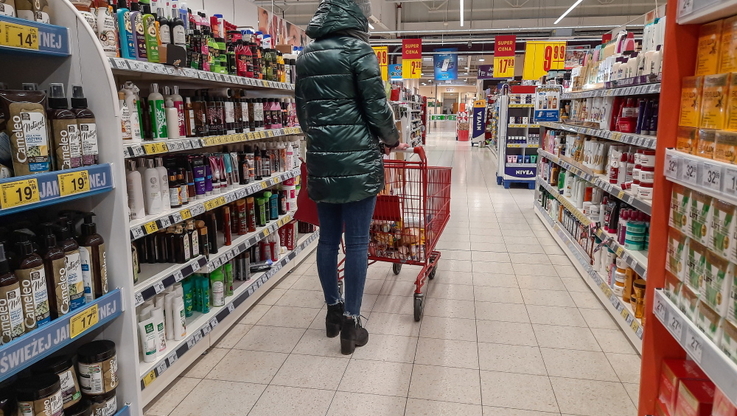 klienci w galerii handlowej