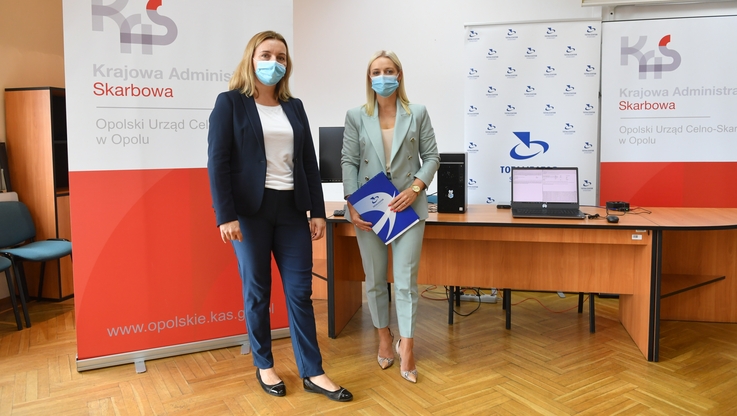 PAP/S. Leszczyński - Konferencja Totalizatora Sportowego (od lewej: Agnieszka Jóźwin-Dalecka - rzeczniczka prasowa opolskiej Krajowej Administracji Skarbowej, Aida Bella - dyrektor Biura Rzecznika Prasowego Totalizatora Sportowego (1)