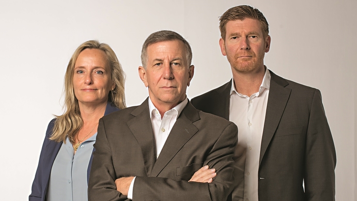 Fot. HarperCollins Polska/Proditione - Członkowie zespołu badawczego, od lewej: Monique Koemans, Vince Pankoke i Brendan Rook