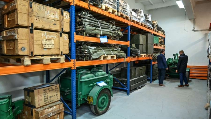 Fot. Magazyn Wydziału BZK - wizytowany przez prezydenta miasta Krzysztofa Matyjaszczyka (zdjęcia archiwalne UM)