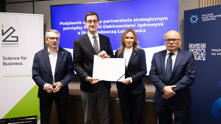 Sieć Badawcza Łukasiewicz - Tomasz Szubiela (wiceprezes PEJ), Bogumiła Czarska-Karbowiak (wiceprezes PEJ), Hubert Cichocki (prezes Łukasiewicza), Wiesław Skwarko (wiceprezes Łukasiewicza)