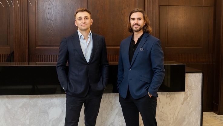 Grzegorz Kożuchowski, założyciel i CEO GoPOS oraz Daniel Dąbrowski, dyrektor inwestycyjny w Spire Capital Partners, fot. Tomasz Wilczkiewicz (3)