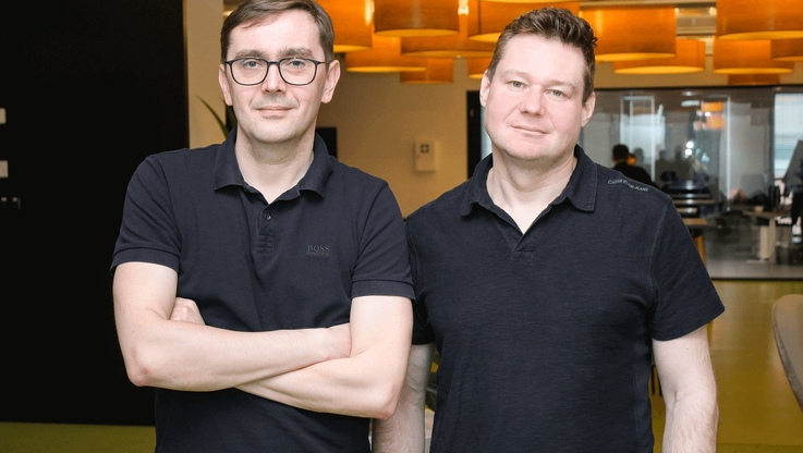 Fot. Spyrosoft - Spyrosoft CEO: Konrad Weiske (po lewej) i Tomasz Bienkiewicz (po prawej)