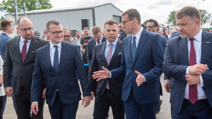 Polska Spółka Gazownictwa sp. z o.o.- premier Mateusz Morawiecki w stacji regazyfikacji LNG w Tychowie (2)