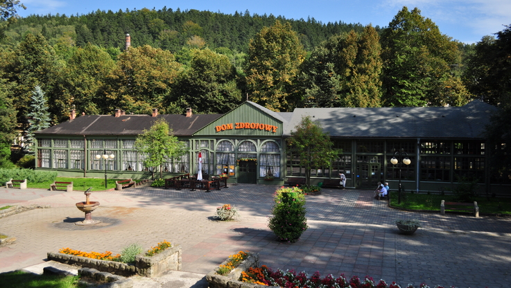 Park zdrojowy z Domem Zdrojowym w Długopolu-Zdroju, fot. Grzegorz Szczygieł