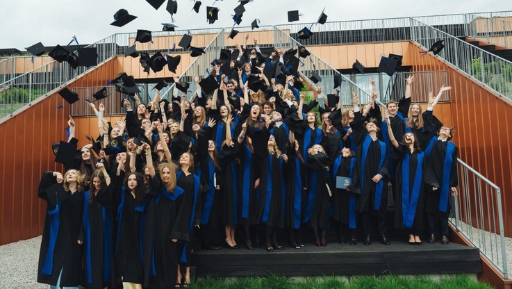 Akademeia High School (3)