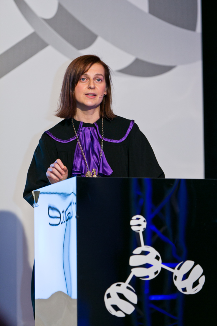 Dr Halina Waś, laureatka INTER 2013, w trakcie finałowego wystąpienia