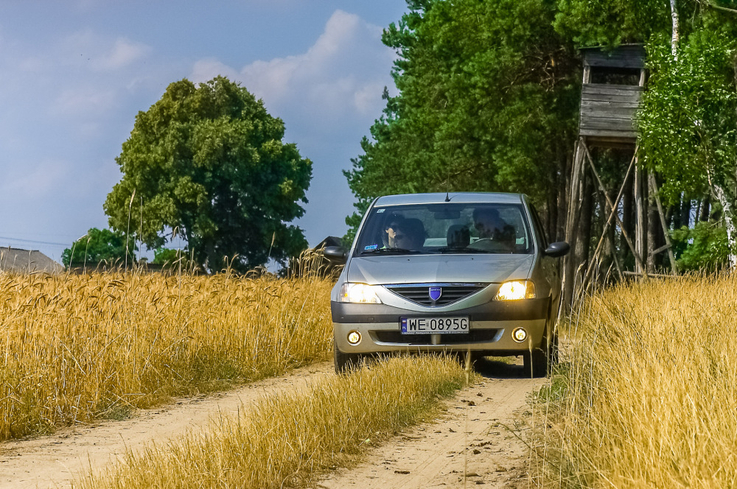 Dacia Logan fot.1 - Jędrzej Chmielewski