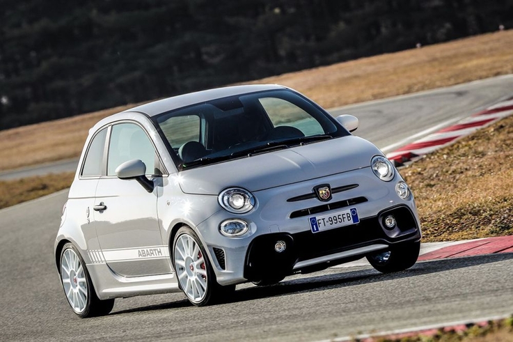 FCA Polska/Abarth 595 esseesse