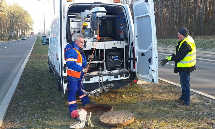 Wodociągi Białostockie/Inspekcja TV kanału sanitarnego w ul. Ciołkowskiego przy użyciu nowo zakupionego pojazdu