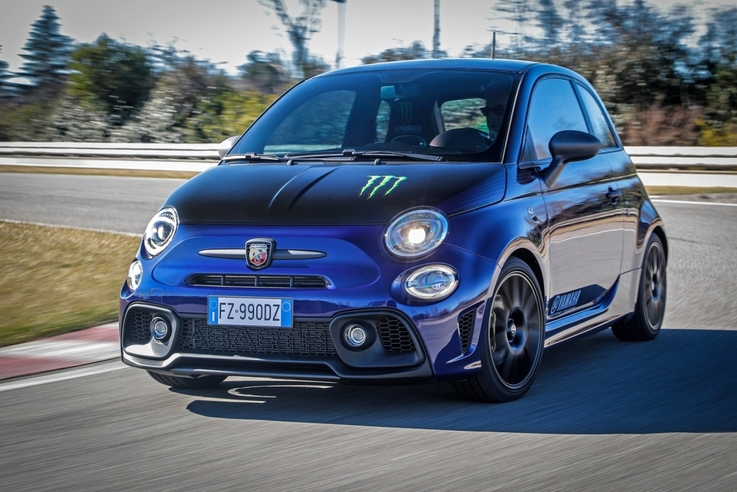 FCA Abarth 595 Monster Energy Yamaha (1)