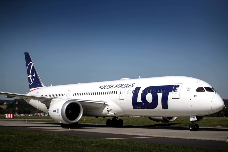 
								Samolot Boeing B787 Dreamliner Polskich Linii Lotniczych LOT
							