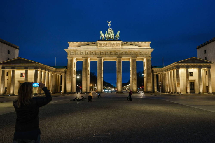
								Place in front of Brandenburg Gate in Berlin
							