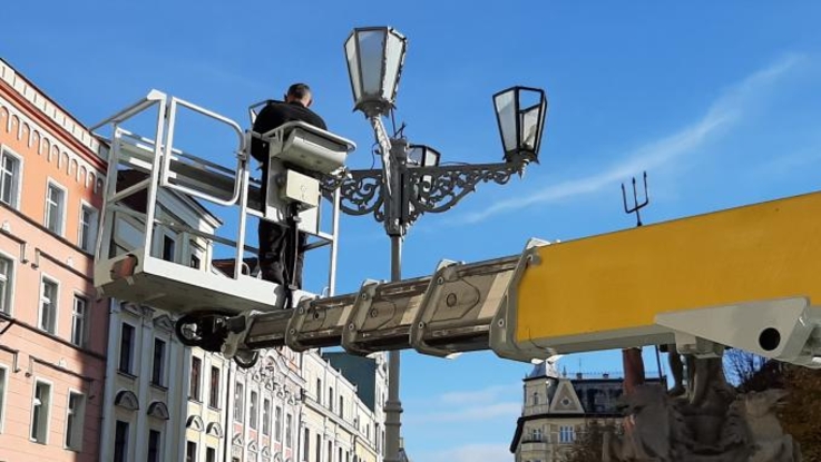 Rynkowe kandelabry zostaną odnowione; Fot. W.Bąkiewicz UM Świdnica