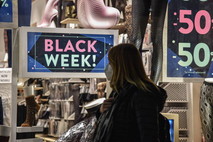 
								Black Friday amid Coronavirus pandemic in Milan
							