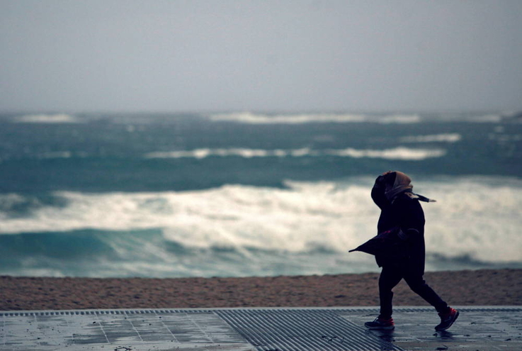 
								Authorities issue orange warning in northwestern Spanish region of Galicia due to stormy weather
							