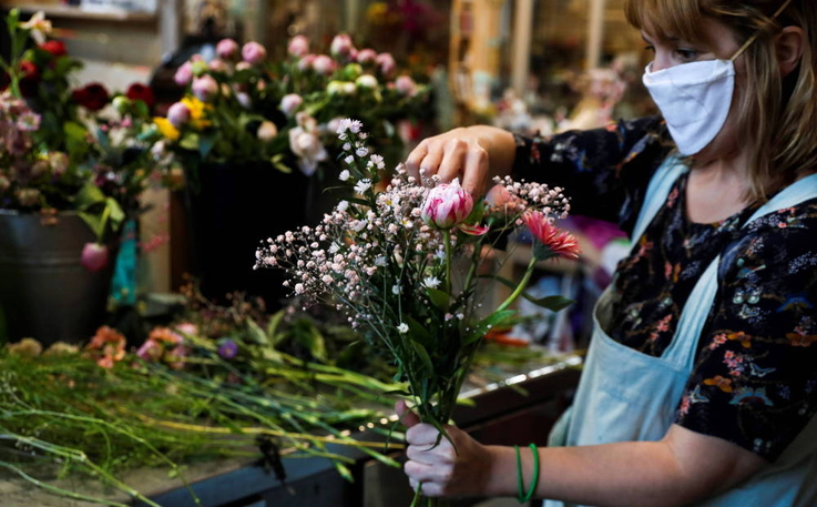 
								Spaniards place large orders for flower bouquets ahead of Mother's Day amid coronavirus pandemic
							