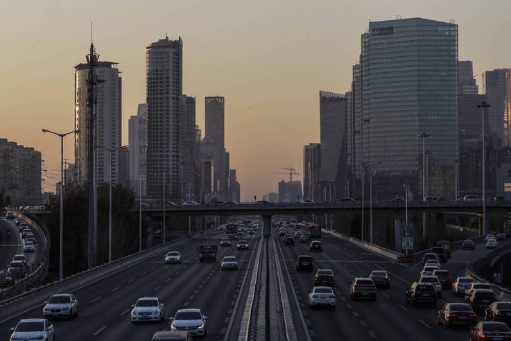 
								China economy keeps up a steady recovery in November
							