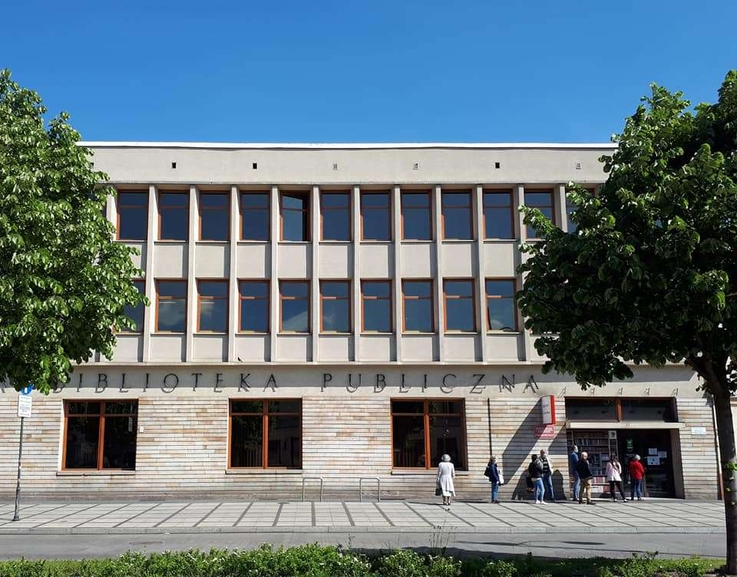 Fot. Fasada głównego budynku Biblioteki Publicznej im. Władysława Biegańskiego w Częstochowie