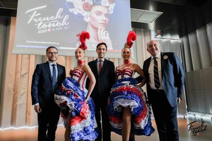 Jean-Victor Clerico, dyrektor Moulin Rouge Paris, Audelin Chappuis, dyrektor Instytutu Francuskiego w Polsce, radca ds. współpracy kulturalnej Ambasady Francji w Polsce, Daniel Teboul, prezes French Touch oraz tancerki Moulin Rouge - Romane Bollengier, Jasmine Bard