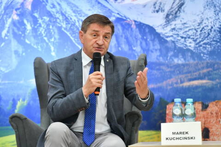 fot. PAP/W. Jargiło, Szef KPRM Marek Kuchciński podczas Międzynarodowej Konferencji Klubu Europy Karpat Między informacją a dezinformacją
