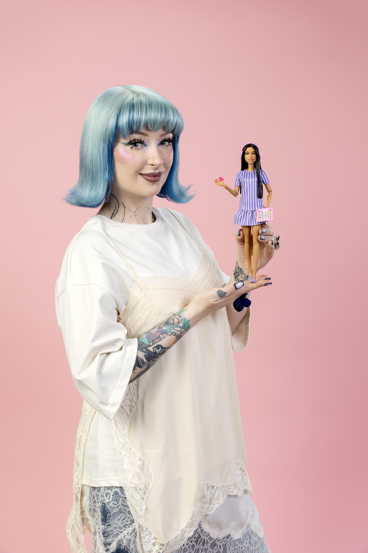 Red Lipstick Monster ambasadorką pierwszej lalki Barbie w spektrum autyzmu