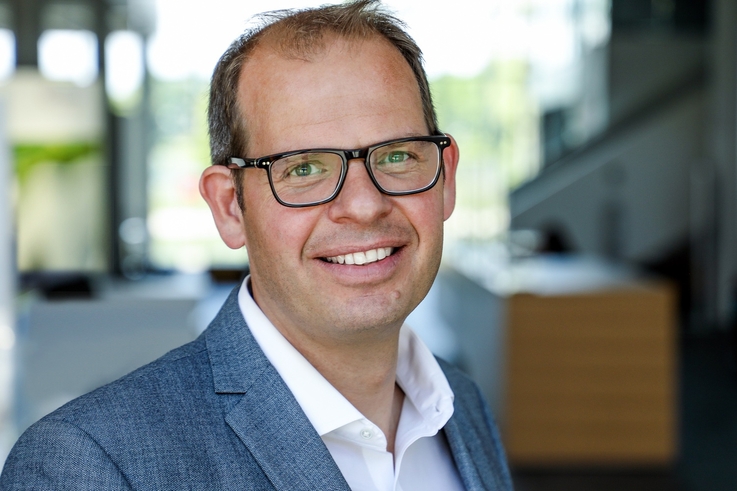 news aktuell/Infineon Technologies AG - Adam White, Division President Power & Sensor Systems at Infineon Technologies AG