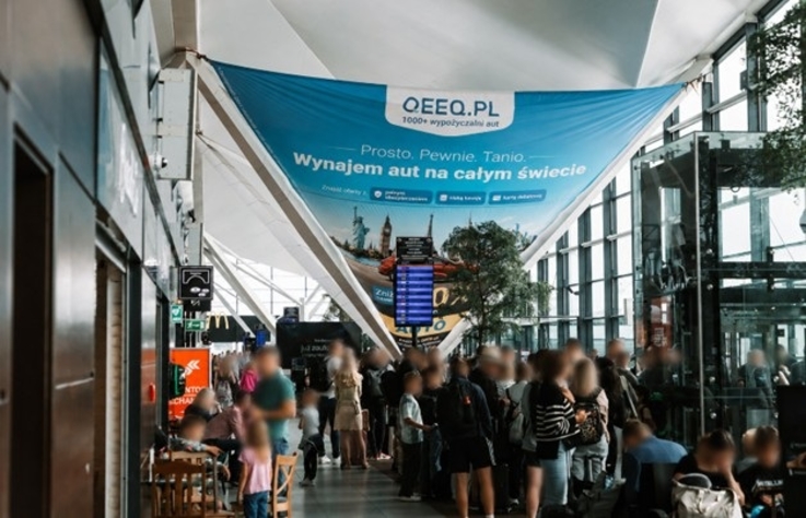 DDS Airport - reklama QEEQ.PL na lotnisku w Gdańsku