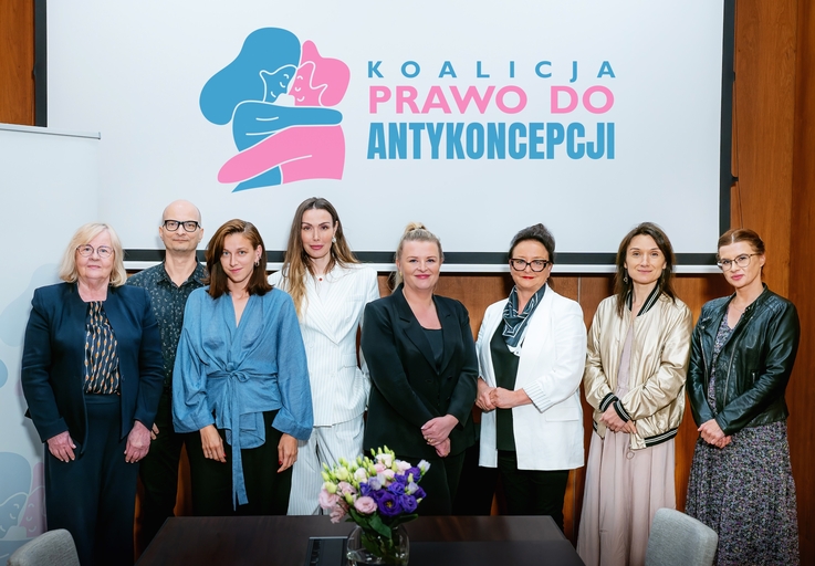 Na zdjęciu od lewej: Krystyna Kacpura, prof. dr hab. n. med. Krzysztof Łukaszuk, Martyna Wyrzykowska, adw. Katarzyna Bondaryk, Małgorzata Bogusz, prof. dr hab. n. med. Violetta Skrzypulec-Plinta oraz dr n. med. Iza Jąderek, Karolina Wasielewska